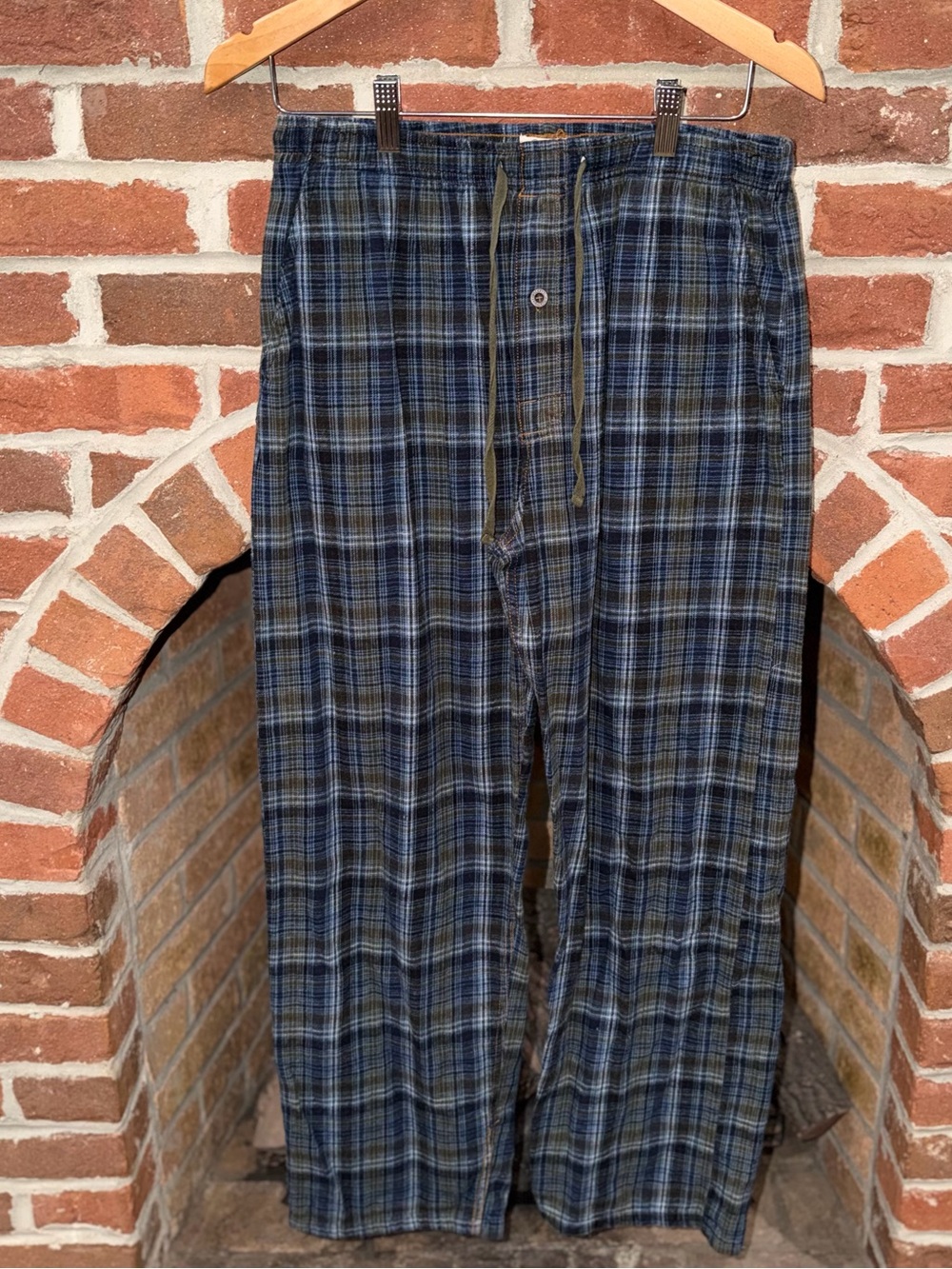 Levi's Men's Navy and Olive Plaid Lounge Pants